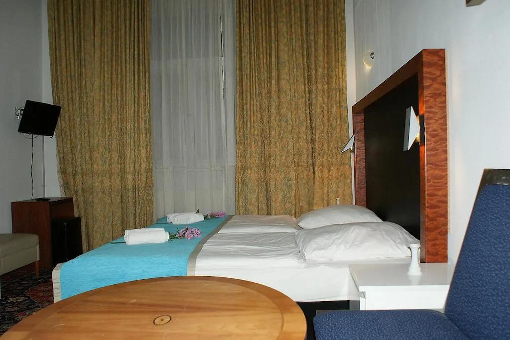 ברלין Hotel Garni Aaberna 0*,